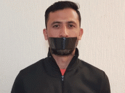 ورلڈکپ سے ڈراپ کرنے پر جنید کا منہ پر ٹیپ لگا کر منفرد انداز میں احتجاج