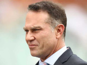 سابق آسٹریلوی اوپنر مائیکل سلیٹر کو اپنی 2 خواتین دوستوں سے الجھنے پر جہاز سے اتار دیا گیا