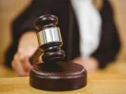 فیصل آباد میں جج پر تشدد کرنے والے وکیل کو ساڑھے 18 سال قید