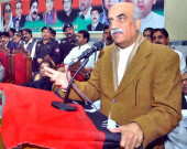 متحدہ وفاقی حکومت میں شامل ہونا چاہتی ہے لیکن وزیراعظم دوری اختیارکئے ہوئے ہیں خورشید شاہ