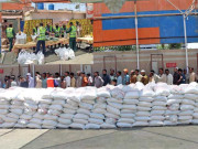 مخیر افراد اور اداروں نے مستحقین میں لاکھوں راشن بیگ تقسیم کر دیے