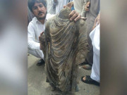 مردان میں قبرستان سے قیمتی مجسمہ برآمد