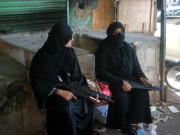 لیاری عوام میں خوف عزت بچانے کیلیےعورتوں نے ہتھیاراٹھالیے