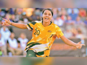 سام کیر سالانہ ملین ڈالر سے زائد آمدن پانے والی پہلی آسٹریلین ویمنز فٹبالر