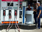 رات کوپٹرول پمپ کی بندش کابیان بھارتی حکومت پرشدید تنقید 