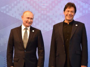 وزیراعظم عمران خان کی شنگھائی اجلاس میں روسی صدر پیوٹن سے خوش گپیاں