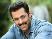 سلمان خان کی اپنے گارڈز کے ساتھ منفرد انداز سے ورزش کی ویڈیو وائرل