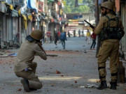 مقبوضہ کشمیر میں فائرنگ اور بم دھماکے سے 2 کشمیری شہید
