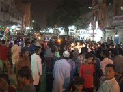 پاپوش نگر میں مکینوں کا پانی کی عدم فراہمی پر دھرنا ٹریفک معطل