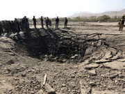 افغانستان میں نیٹو کی بمباری اور طالبان کا حملہ 4 اہلکاروں سمیت20 افراد ہلاک 150 زخمی