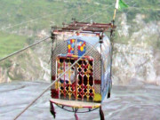 پتریاٹہ کیبل کارمیں پھنسے 100 سیاحوں کو بحفاظت نکال لیا گیا