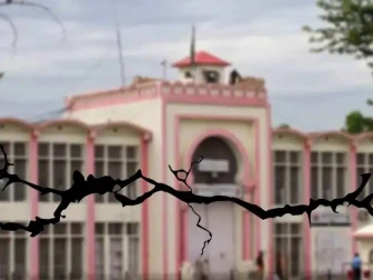 اڈیالہ جیل کے باہر پی ٹی آئی کارکنان کی پولیس سے مزاحمت، گرفتار ملزمان سے تفتیش کا آغاز