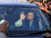 نواز شریف کو دی گئی سرکاری مرسیڈیز بینز کار واپس لے لی گئی