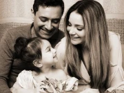 ارمینہ خان نے دو سال بعد مداحوں کو بیٹی کا چہرہ دکھا دیا