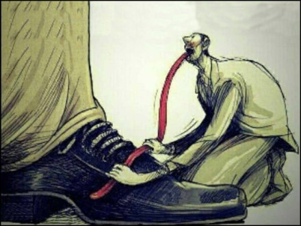 کچھ لوگوں نے ’خوشامد‘ کے فن کو جِلا بخشتے ہوئے اسے ایک بزنس کا درجہ دے دیا ہے۔ (فوٹو: انٹرنیٹ)