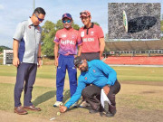 انڈر 19 میچ میں دلچسپ واقعہ ٹاس کا سکہ زمین میں دھنس گیا