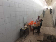 بی آر ٹی منصوبہ انڈر پاس میں حجام کی دکان سوشل میڈیا پر مقبول 