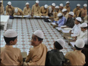 چھوٹے مدارس کے طالبعلموں پر شفقت کیجئے