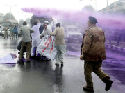 مقبوضہ کشمیر میں نوجوان کی شہادت پر مظاہرے بھارتی فورسز کی خواتین اور بچوں پر بھی فائرنگ