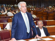 معاشی بحران سے توجہ ہٹانے کے لیے شہباز شریف کو نشانہ بنایا جا رہا ہے خواجہ آصف
