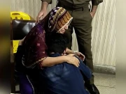 لاہور پولیس کا احسن اقدام، نا فرمان بیٹا ماں کے قدموں میں گر گیا