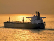 پاکستان کو ادھار تیل دینے کے لیے سعودی عرب کا پہلا جہاز کراچی پہنچ گیا