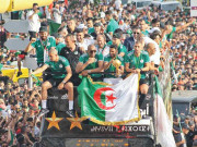 29 برس بعد افریقی فٹبال چیمپئن بننے والی الجیریا کی ٹیم کا گھر واپسی پر شاندار استقبال