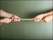 سیاست کے ایوانوں میں رسہ کشی کا کھیل