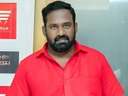 سیٹ پر گر کر زخمی ہونے والے معروف بھارتی اداکار انتقال کرگئے