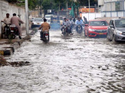 کراچی میں بارش کرنٹ لگنے سے 11 افراد جاں بحق شہر کا بڑا حصہ بجلی سے محروم