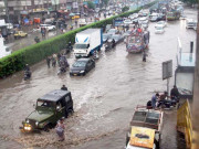 کراچی میں طوفانی بارش