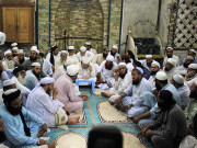 ذی الحج کا چاند دیکھنے کے لیے مسجد قاسم علی خان کمیٹی کا اجلاس منگل کو طلب