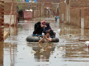 کراچی کے دکھ کون شیئر کرے گا