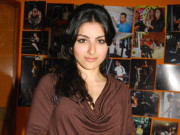 کامیڈی آسان ہے سوہا علی خان ’’وار چھوڑنا یار‘‘ میں صحافی بن گئیں