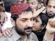 دیرینہ ساتھی ظفربلوچ کے قتل پرعذیرجان اچانک لیاری پہنچ گئے