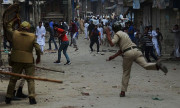 مقبوضہ کشمیر میں قابض بھارتی فوج نے سیکڑوں کشمیریوں کو گرفتار کرلیا