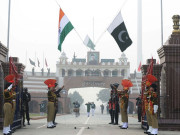 اجے بساریہ سمیت بھارتی سفارتی عملے کے 13 ارکان پاکستان چھوڑ گئے