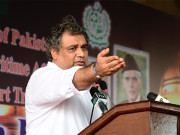 شہری کچرا پھینکنے والوں کی ویڈیو بنا کر سوشل میڈیا پر ڈال دیں علی زیدی
