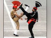 پاک بھارت کشیدگی واہگہ بارڈر پر پرچم اتارنے کی تقریب دیکھنے والوں میں اضافہ