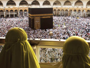 اس بار نئے سیزن کے لیے ایک کروڑ عمرہ ویزا جاری کیے جائیں گے (فوٹو: فائل)