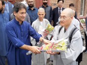 کوریا کا 10 رکنی وفد تاریخی بدھ مقامات دیکھنے پشاور پہنچ گیا