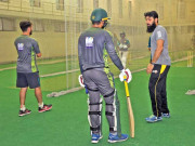 مصباح الحق کے چیک پر بڑی رقم لکھنے میں بورڈ ہچکچاہٹ کا شکار