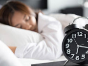 یونیورسٹٰی آف کیلیفورنیا، سان فرانسسکو کے سائنسدانوں نے دو جین دریافت کئے ہیں جو لوگوں میں نصف مدت کی نیند کی وجہ بنتے ہیں۔ فوٹو: فائل 