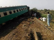 ٹوبہ ٹیک سنگھ کے قریب رحمان بابا ایکسپریس حادثے کا شکار 10 مسافر زخمی