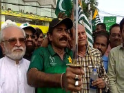 کشمیریوں پر بھارتی مظالم کیخلاف جاوید میاں داد تلوار لے کر نکل آئے