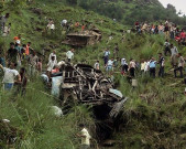 بھارتی ریاست ہماچل پردیش میں بس کھائی میں جا گری 20 افراد ہلاک