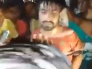 راجھستان میں انتہا پسندوں کا کشمیری نوجوان پر تشدد زنانہ لباس میں گھماتے رہے