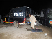 کراچی فائرنگ دستی بم حملے میں4 پولیس اہلکاروں سمیت 8افراد ہلاک 