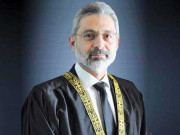 جسٹس قاضی فائز عیسیٰ کیخلاف ریفرنس پر کارروائی روک دی گئی