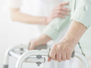 پارکنسونزم جب ہاتھ لرزتے ہیں اور حرکات کم ہو جاتی ہیں